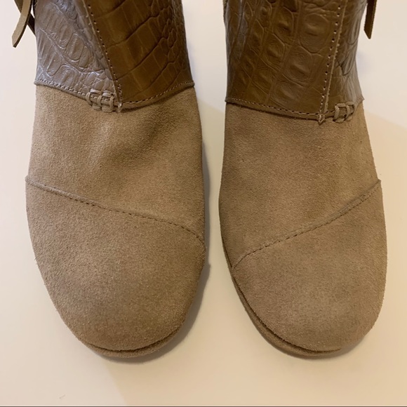 Toms Desert Wedge Taupe Suede Croc Embossed Bootie - Picture 4 of 11